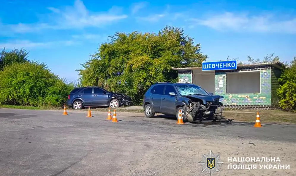 На Шепетівщині зіткнулися два автомобілі: травмувалися дві пасажирки