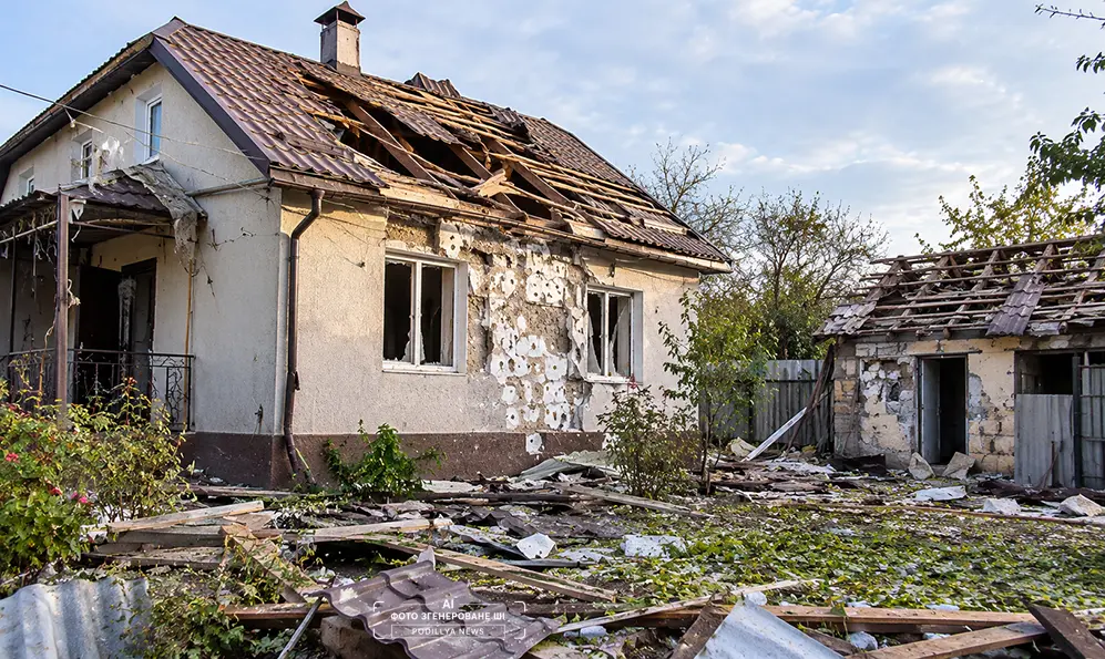 На Хмельниччині внаслідок російської атаки пошкоджено приватне майно