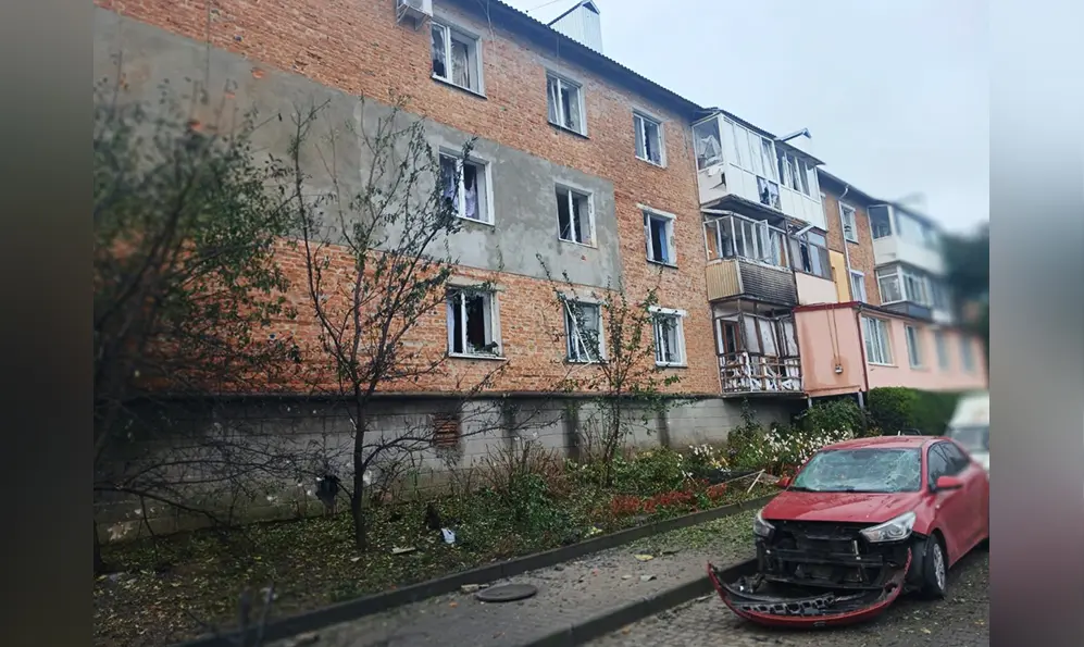 На Кам’янеччині внаслідок російської атаки є поранені, пошкоджені будинки та автомобілі