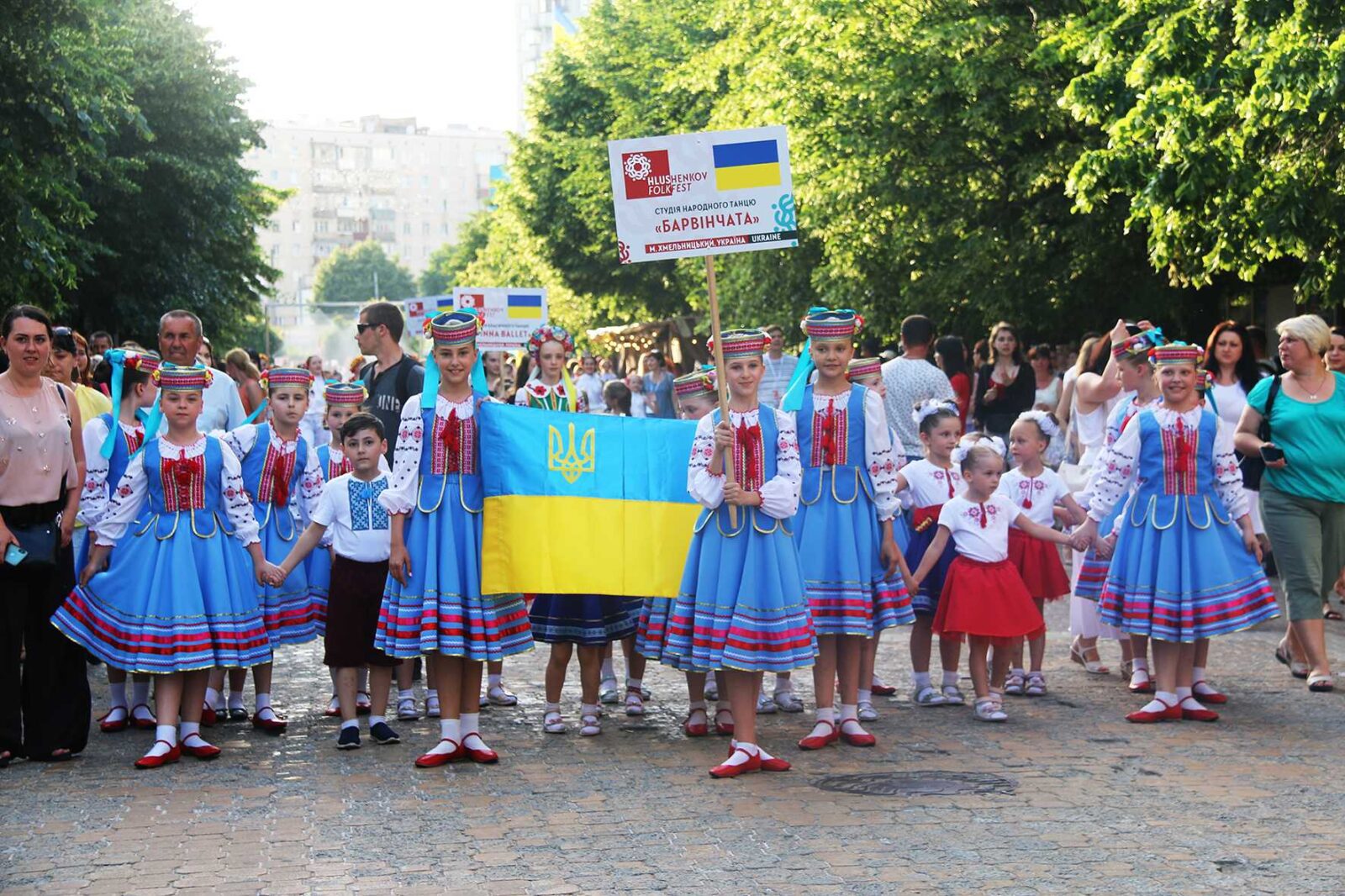 Феєрія танцю, емоції та нагороди – як у Хмельницькому завершився «HlushenkovFolkFest»