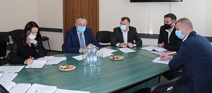 Податковим боржникам Хмельниччини обмежили право виїзду за кордон
