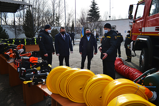 Автопарк рятувальників Хмельниччини поповнився трьома потужними пожежними автоцистернами нового зразка