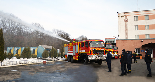 Автопарк рятувальників Хмельниччини поповнився трьома потужними пожежними автоцистернами нового зразка