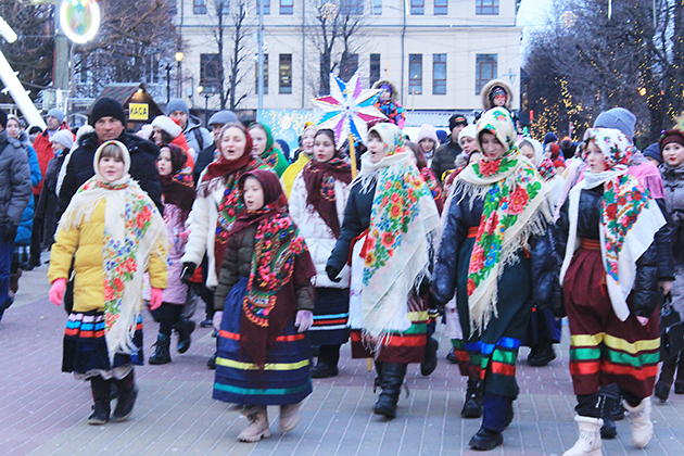 Хмельницький парад вертепів: у середмісті Смерть погрожувала Чорту (ФОТО)