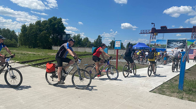 У Нетішині під час велопробігу збирали гроші для ЗСУ (ФОТО)
