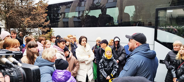 Діти загиблих військових з Хмельниччини поїхали на відпочинок до Франції