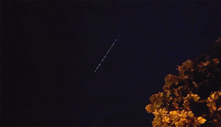 Супутники Starlink помітили вночі над Хмельниччиною (ВІДЕО)
