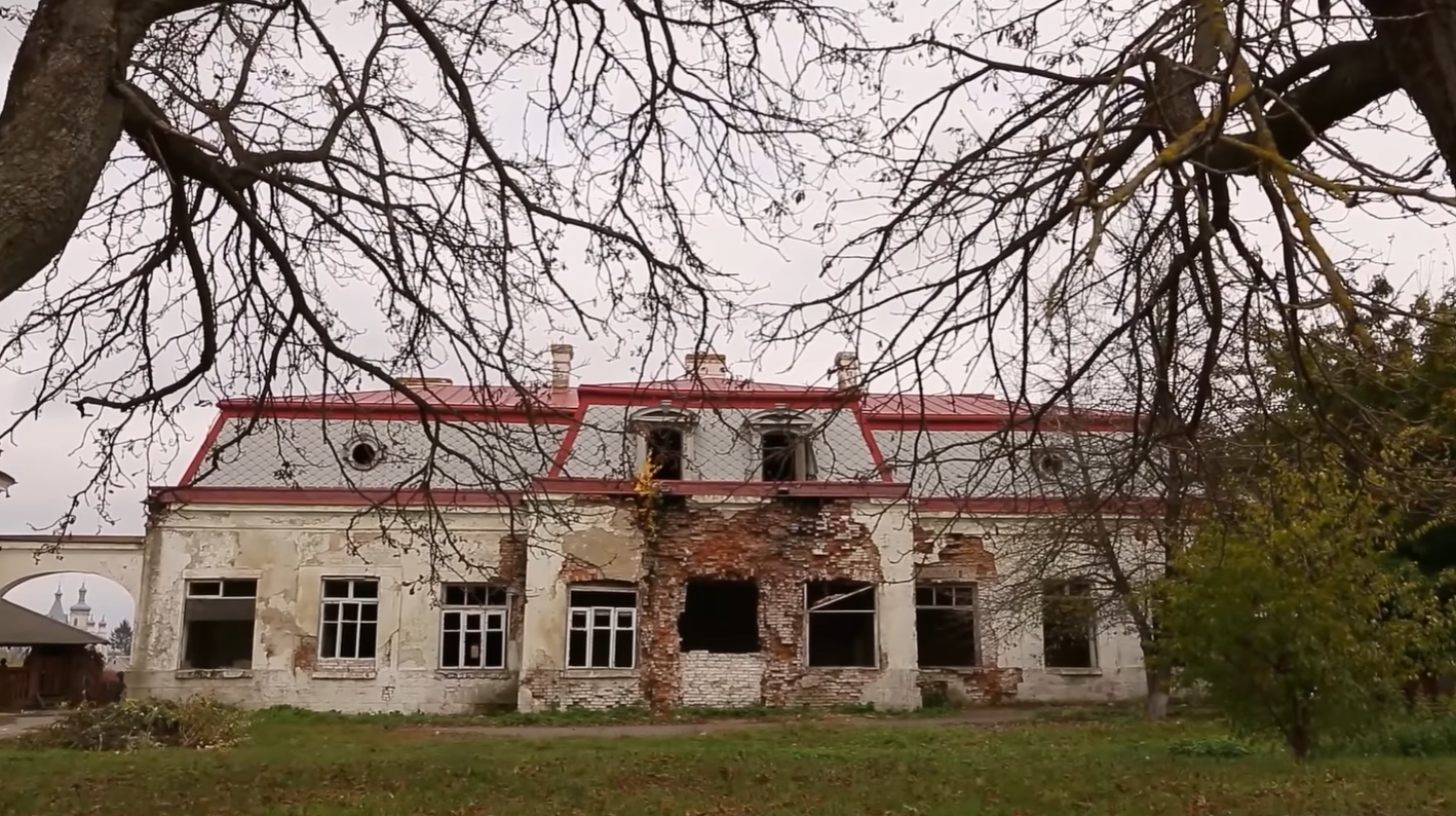 У селі на Хмельниччині збереглася розкішна будівля каретного дворянина Потоцького